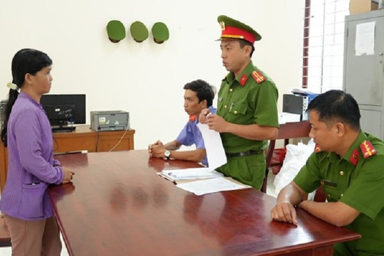 Bắt Nguyễn Thị Oanh, thu giữ 4 chỉ vàng 24K cùng hơn 21 triệu tiền mặt
