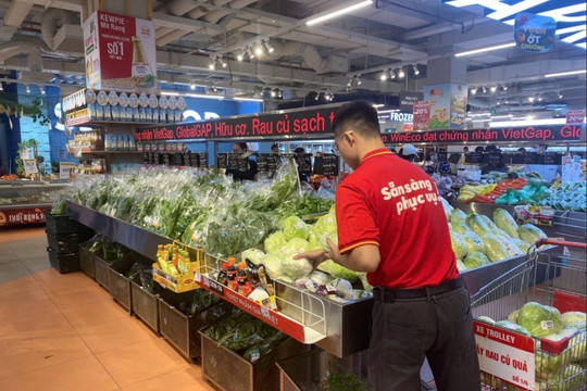 Siêu thị WinMart chủ động tăng dự trữ hàng thiết yếu, cam kết bình ổn giá trước bão số 3