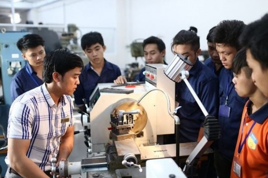 Học nghề sớm: Tấm vé an toàn đảm bảo tương lai trước những đe doạ từ AI