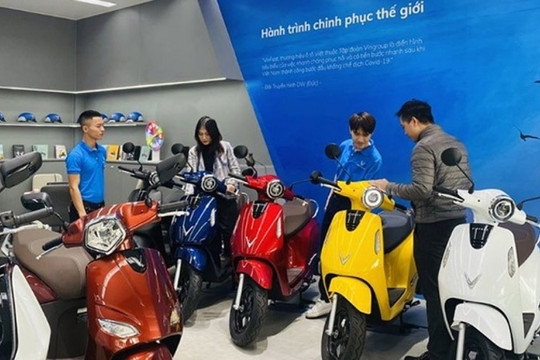 Cùng Hà Nội chuyển đổi sang xe điện: Vingroup tặng 100% phí trước bạ, sạc pin miễn phí tới 2027