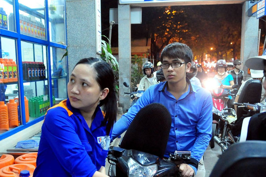 Giá xăng có thể tiếp tục giảm vào ngày mai