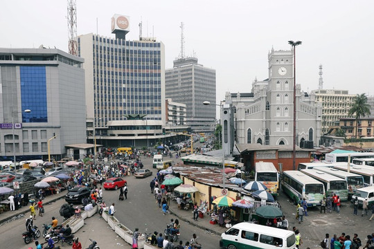 GDP của một quốc gia bất ngờ tăng 30%, nguyên nhân do đâu?