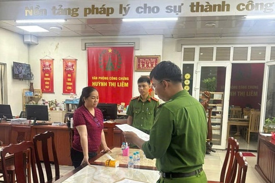 Bắt một Trưởng văn phòng Công chứng