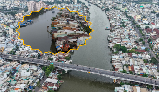 Hàng trăm người dân tại TP. HCM đồng loạt tháo dỡ nhà, nhường chỗ cho dự án 7.300 tỷ