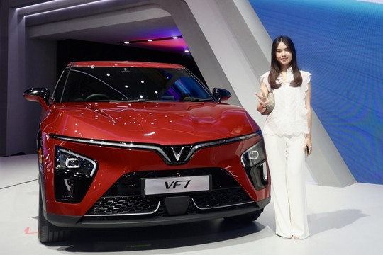 Vừa ra mắt tại Indonesia, người bản địa không ngần ngại đánh giá thẳng VinFast VF 7 về thiết kế cùng khả năng vận hành ở mọi cung đường