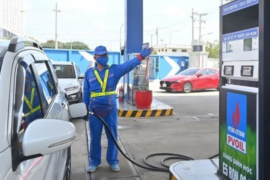 Từ tháng 1/2026 sẽ chuyển sang dùng loại xăng hoàn toàn mới: Ô tô, xe máy nào sẽ tương thích?