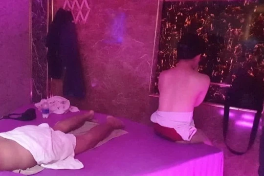 Hà Nội: Nữ nhân viên massage kiêm bán dâm khai 'thu nhập' tới 200 triệu đồng/tháng