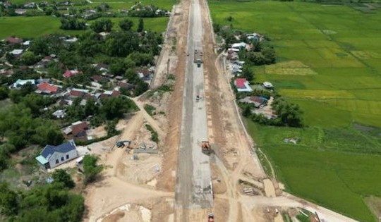 Cao tốc 12.400 tỷ gây nứt nhà dân khi thi công sắp thông xe: Chủ đầu tư hứa sẽ đền bù