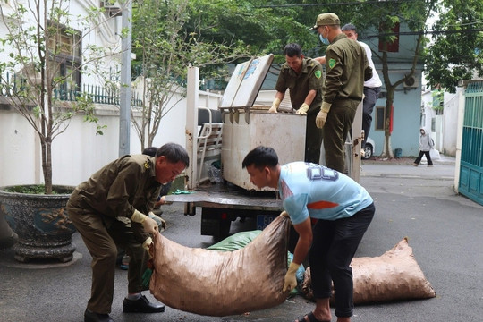 Phát hiện lượng lớn mỡ lợn bẩn trong cơ sở chế biến chui ở Phú Thọ