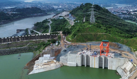 Công trình thủy điện mở rộng có quy mô lớn nhất đất nước: Hạng mục hầm dẫn nước lớn nhất Việt Nam vượt tiến độ 2 tháng