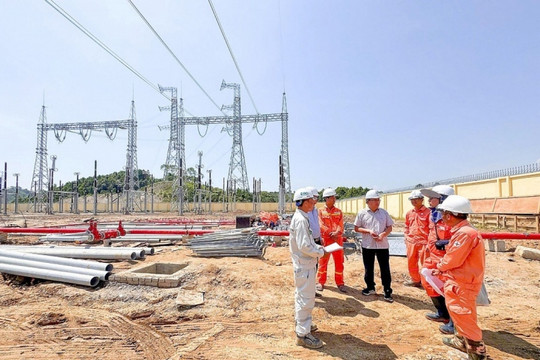 Đường dây 500kV Lào Cai – Vĩnh Yên 7.400 tỷ vào giai đoạn nước rút, lãnh đạo EVN trực tiếp thị sát công trường