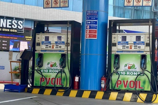 Các cửa hàng xăng dầu ở Hà Nội đang khẩn trương hoàn tất nâng cấp hạ tầng, sẵn sàng bán xăng E10 từ ngày 1/8.