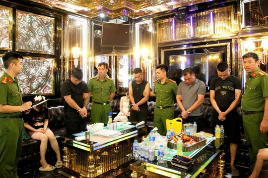 Kiểm tra bất ngờ, bắt quả tang 51 thanh niên, tịch thu 51 triệu đồng cùng nhiều tang vật: Khởi tố 20 người