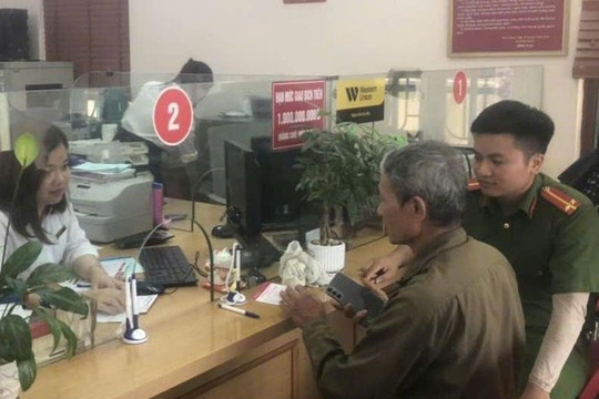 Ông N. rút hết tiền tiết kiệm ở ngân hàng Agribank, nhân viên và công an ngăn lại ngay