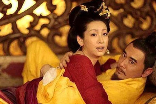 Vị Hoàng đế tàn bạo bắt hàng trăm thiếu nữ nộp máu luyện đan dược trường sinh, bị 16 cung nữ ám sát nhưng không thành