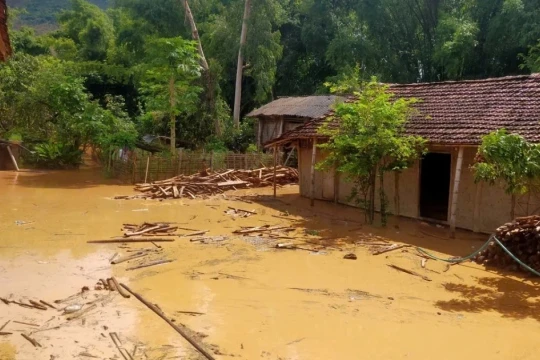 Lũ lớn đổ về sông Mã, di dời khẩn cấp hàng trăm hộ dân ở Sơn La