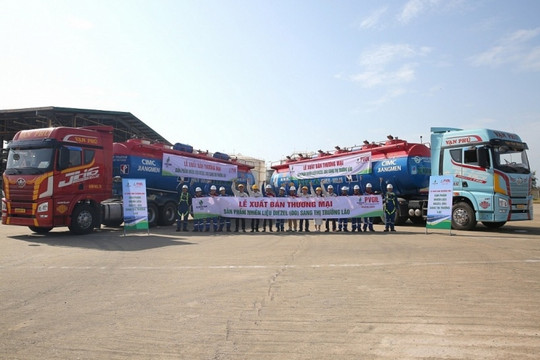 Doanh nghiệp xăng dầu quy mô 3,2 tỷ USD của Việt Nam lần đầu xuất bán lô hàng đặc biệt sang Lào