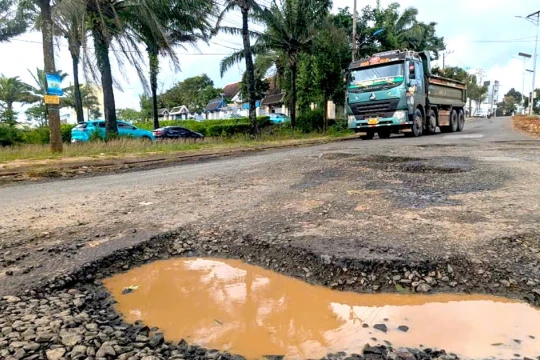 Tuyến đường quốc lộ 'nát như tương'