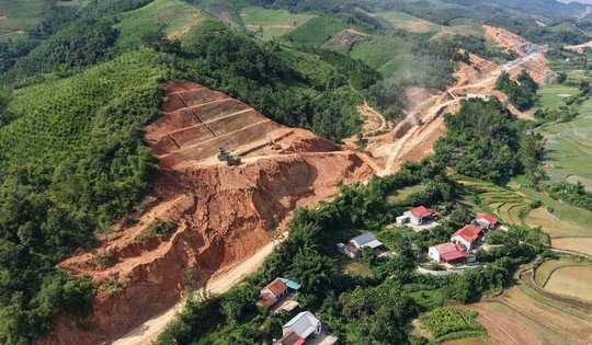Cao tốc gần 60km do Tập đoàn Đèo Cả thực hiện gặp khó
