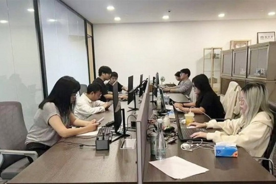 Chi 100.000 đồng mỗi ngày chỉ để... giả vờ đi làm: Trào lưu kỳ lạ đang gây sốt xứ tỷ dân