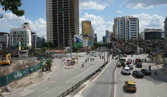 Vành đai sắp cấm xe xăng gặp khó khăn lớn khi đang xây dựng
