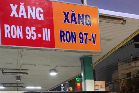 Xe sang, phân khối lớn tại TPHCM vẫn có thể đổ xăng 'xịn', giá chỉ 21.540 đồng/lít