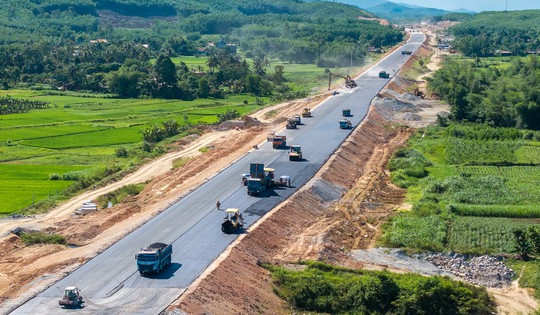 Huy động hơn 3.100 nhân sự, dự án lớn nhất tuyến cao tốc Bắc - Nam giai đoạn 2 do Tập đoàn Đèo Cả thực hiện sẽ về đích trước 8 tháng