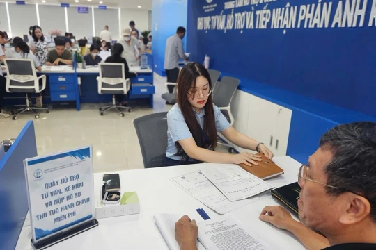 Hà Nội nghiêm cấm lạm dụng yêu cầu bản sao chứng thực khi làm thủ tục hành chính