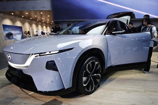 SUV điện tân binh của Mazda có gì mà chưa ra lò đã có 38.000 đơn đặt cọc?