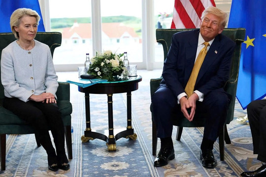 EU bất ngờ tuyên bố hoãn áp thuế trả đũa Mỹ thêm 6 tháng