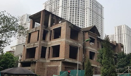 Xử phạt, ra thời hạn tháo dỡ công trình ngang nhiên chồng tầng sát Hồ Gươm