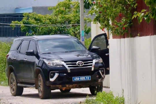 Cảnh sát khám xét trụ sở công ty mua bán nợ do ông Phùng Anh Tuấn làm Chủ tịch