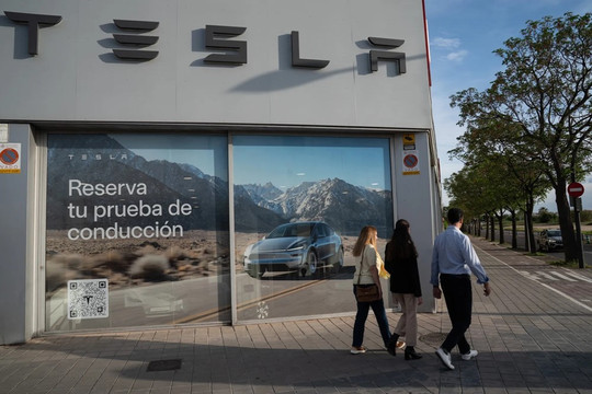Buồn của Elon Musk: Tesla ‘khai tử’ dự án siêu máy tính AI vì nhân sự ồ ạt ra đi, chấm dứt tham vọng chip tự phát triển