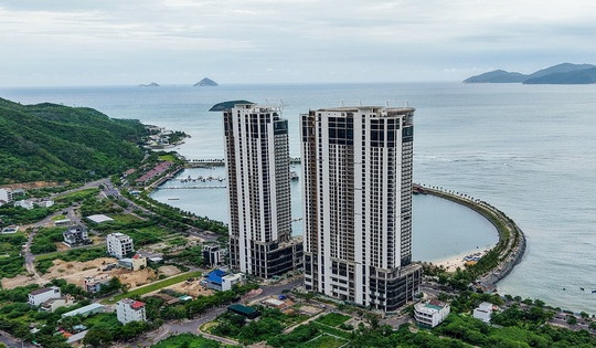 Siêu cao ốc bỏ hoang bên vịnh Nha Trang rơi vào vòng xoáy nợ nần