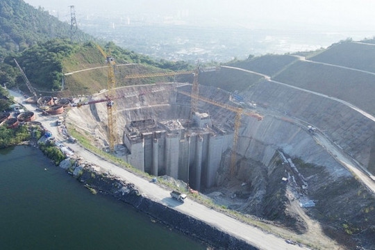 Dự án thuỷ điện Hòa Bình mở rộng 9.200 tỷ của EVN hoàn thành thêm hạng mục quan trọng