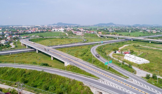 Tuyến cao tốc đầu tiên của Việt Nam được xây chuẩn quốc tế sắp có điều chỉnh lớn, người dân đặc biệt lưu ý