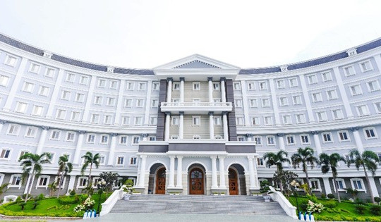 Đề xuất giải thể trường quốc tế từng bị phụ huynh học sinh đòi nợ