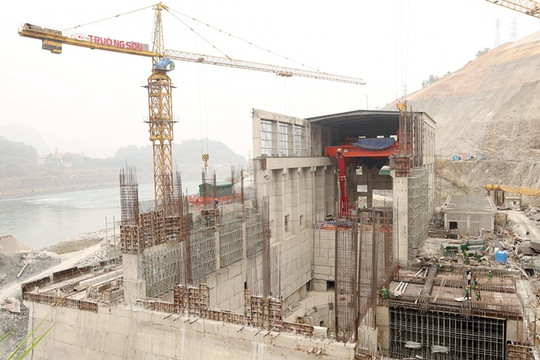 Thứ trưởng Bộ Công Thương đích thân kiểm tra dự án thủy điện Hòa Bình mở rộng 9.200 tỷ của EVN