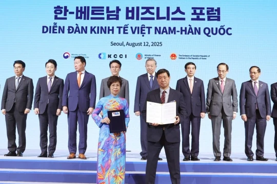 Tổng Bí thư Tô Lâm và Thủ tướng Hàn Quốc chứng kiến lễ trao các thỏa thuận hợp tác