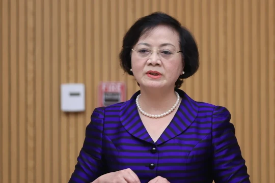 Bộ Nội vụ giải đáp chế độ chính sách với cán bộ, công chức và tinh giản biên chế