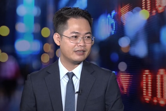 VN-Index chạm 1.600: Mua vào hay chốt lời?