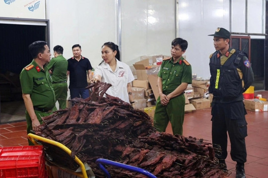 Bắt Giám đốc công ty bán hàng trăm tấn trâu gác bếp giả: Doanh nghiệp đứng sau có vốn 500 triệu, thu lợi trăm tỷ