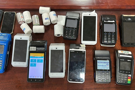 Bắt giữ 6 đối tượng, thu giữ 25 máy POS, 10 điện thoại di động