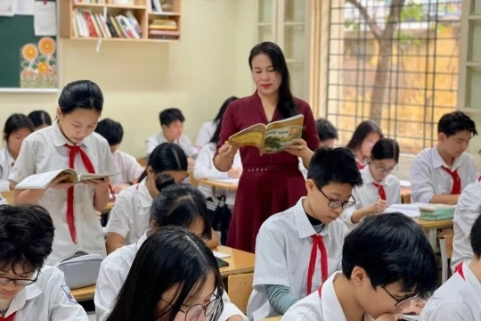 'Lương giáo viên gấp 2-3 lần mặt bằng chung cũng không có gì quá đáng'