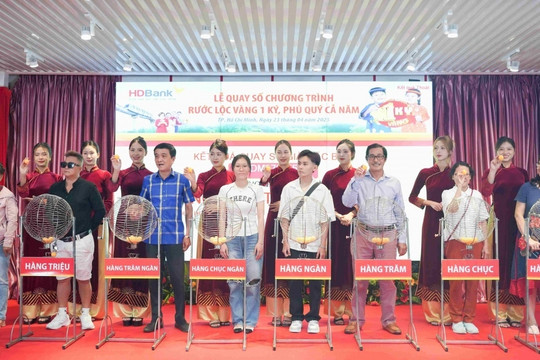 Điều gì giúp nữ khách hàng nhận được 1 ký vàng SJC?