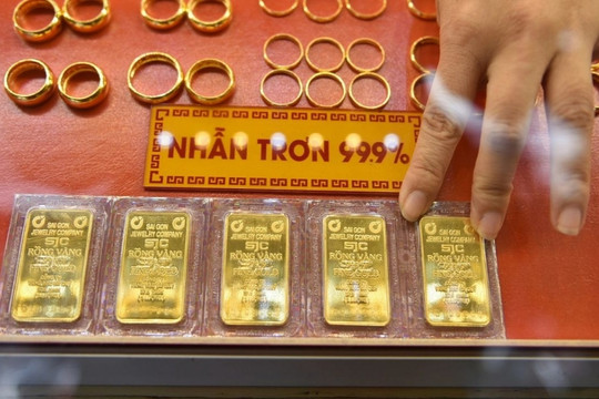 Giá vàng miếng áp sát mức cao kỷ lục 125 triệu đồng/lượng