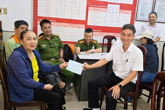 Phát hiện cụ bà đến giao dịch trong trạng thái hoảng loạn, nhân viên ngân hàng lập tức báo công an