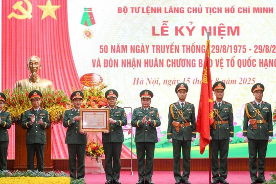 Bộ Tư lệnh Lăng Chủ tịch Hồ Chí Minh nhận Huân chương cao quý