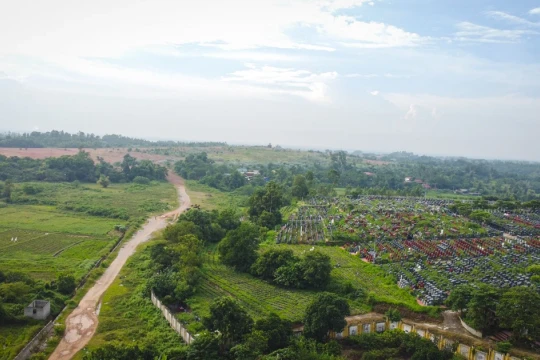 Dự án nghĩa trang ở Hà Nội 'đóng băng' nhiều năm, người dân sống trong cảnh tạm bợ