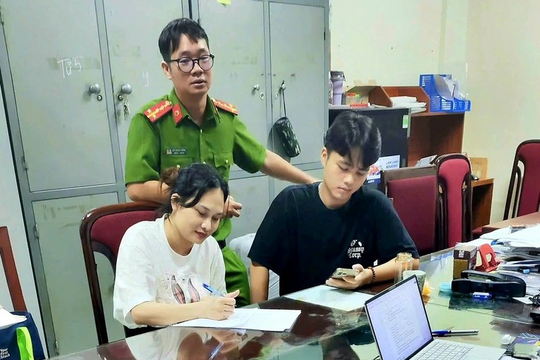 Một đối tượng trong đường dây lừa đảo 5.300 tỷ lớn nhất Việt Nam bị dẫn giải về nước